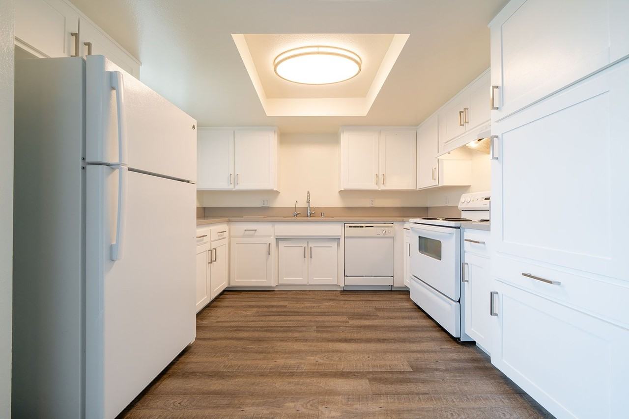 1150 Meadow Lake Dr #06 - Photo 4 of 12