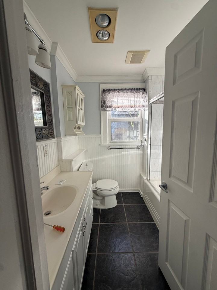 331 W Englewood Ave #1 - Photo 4 of 15