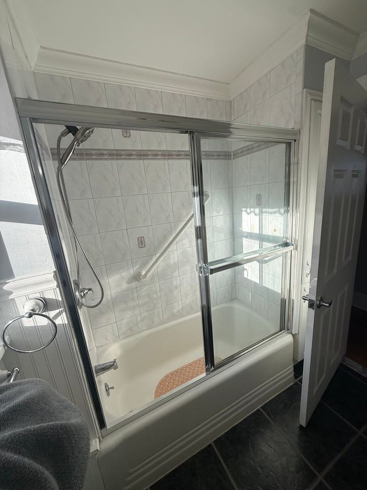 331 W Englewood Ave #1 - Photo 5 of 15