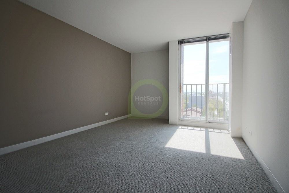 900 S Ashland Ave - Photo 5 of 14