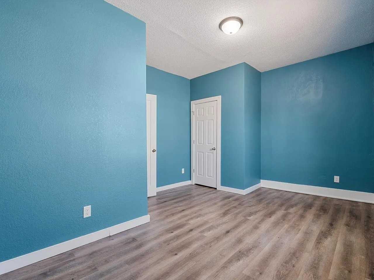 621 7th St - Photo 3 of 6