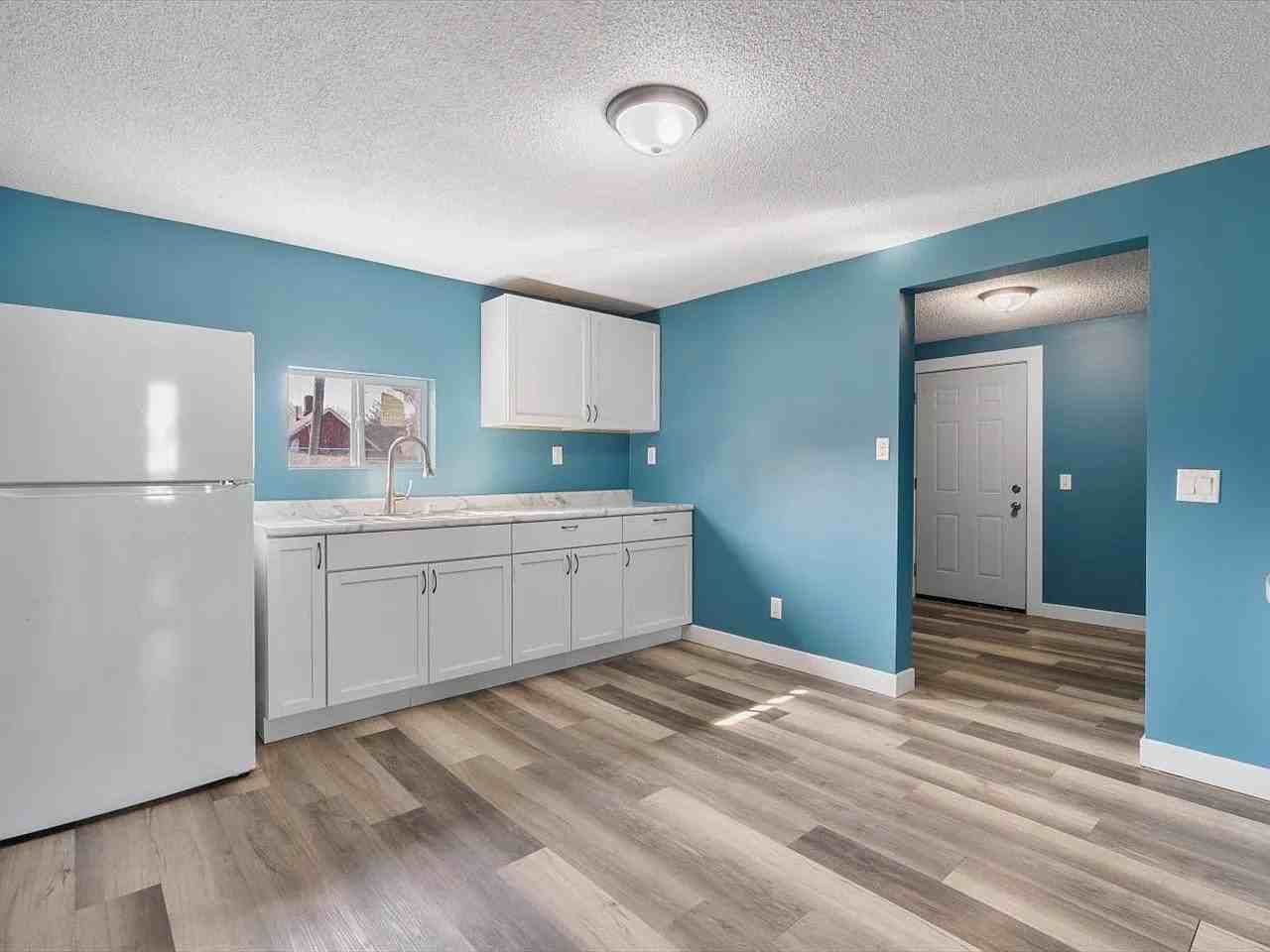 621 7th St - Photo 4 of 6