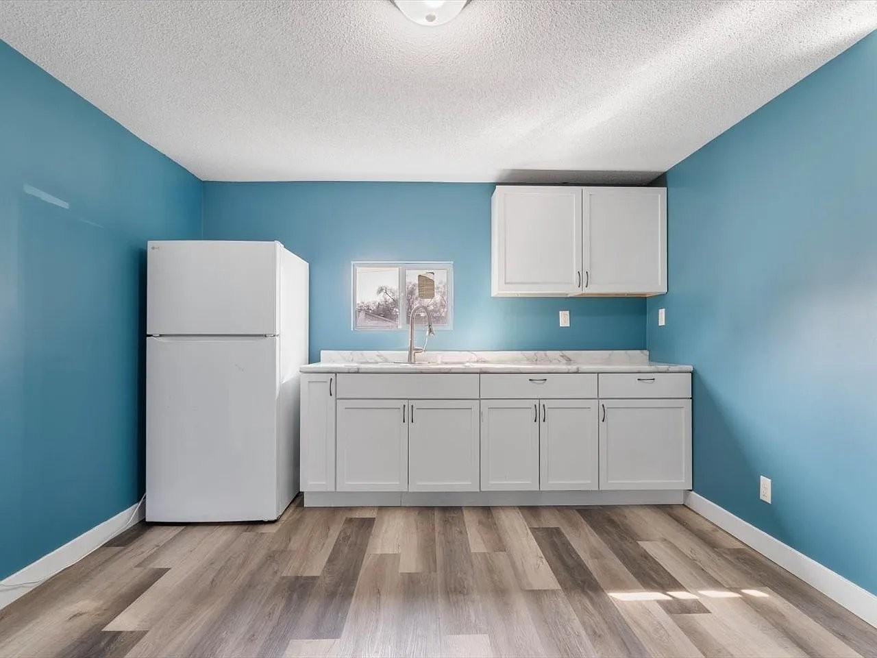 621 7th St - Photo 5 of 6