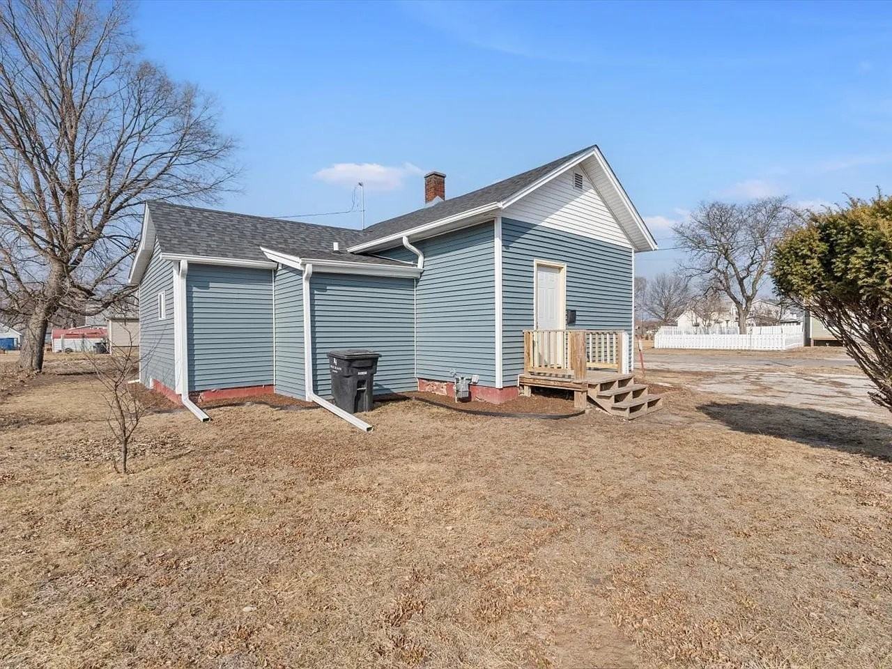 621 7th St - Photo 6 of 6