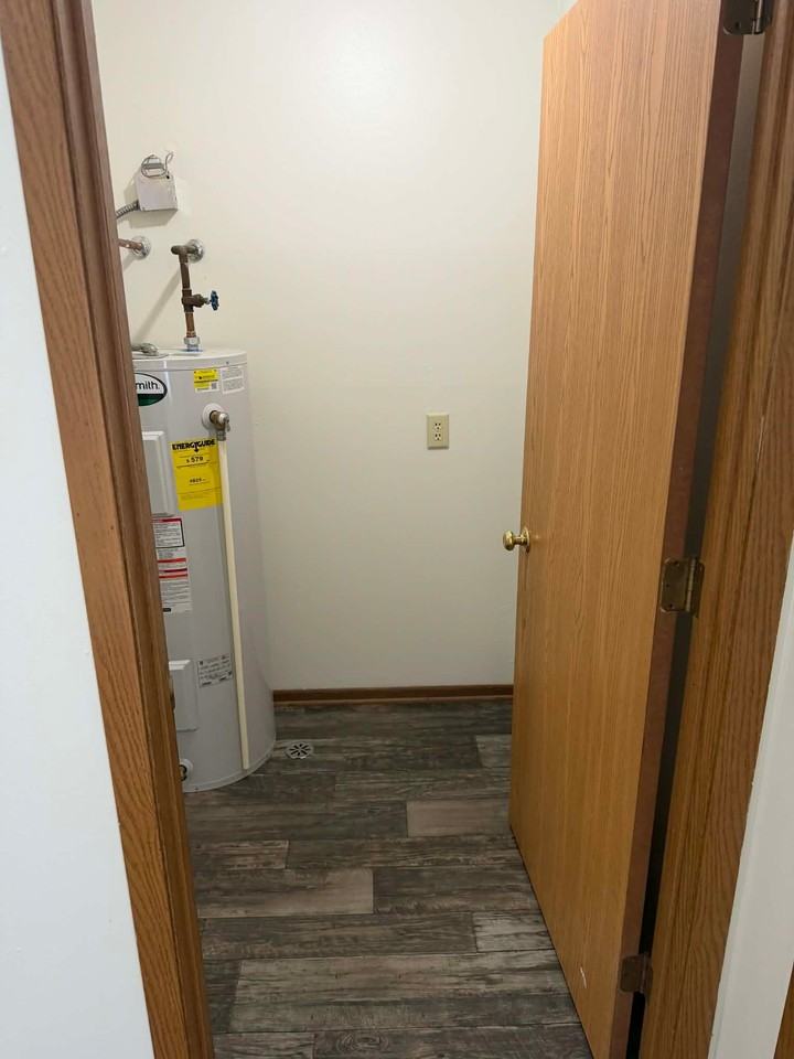 700 Meadow Ln #28 - Photo 7 of 13