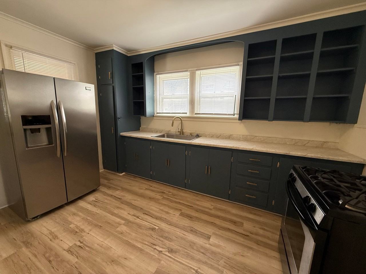 147 15th St - Photo 2 of 10