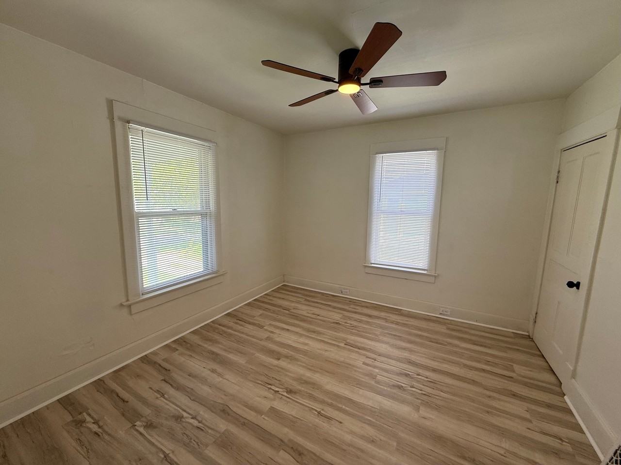 147 15th St - Photo 4 of 10