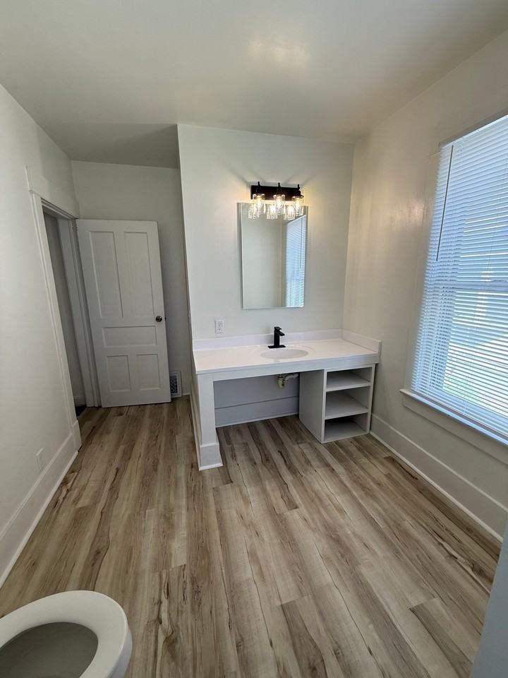 147 15th St - Photo 5 of 10