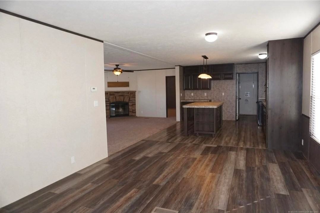 513 W Elm St - Photo 3 of 15