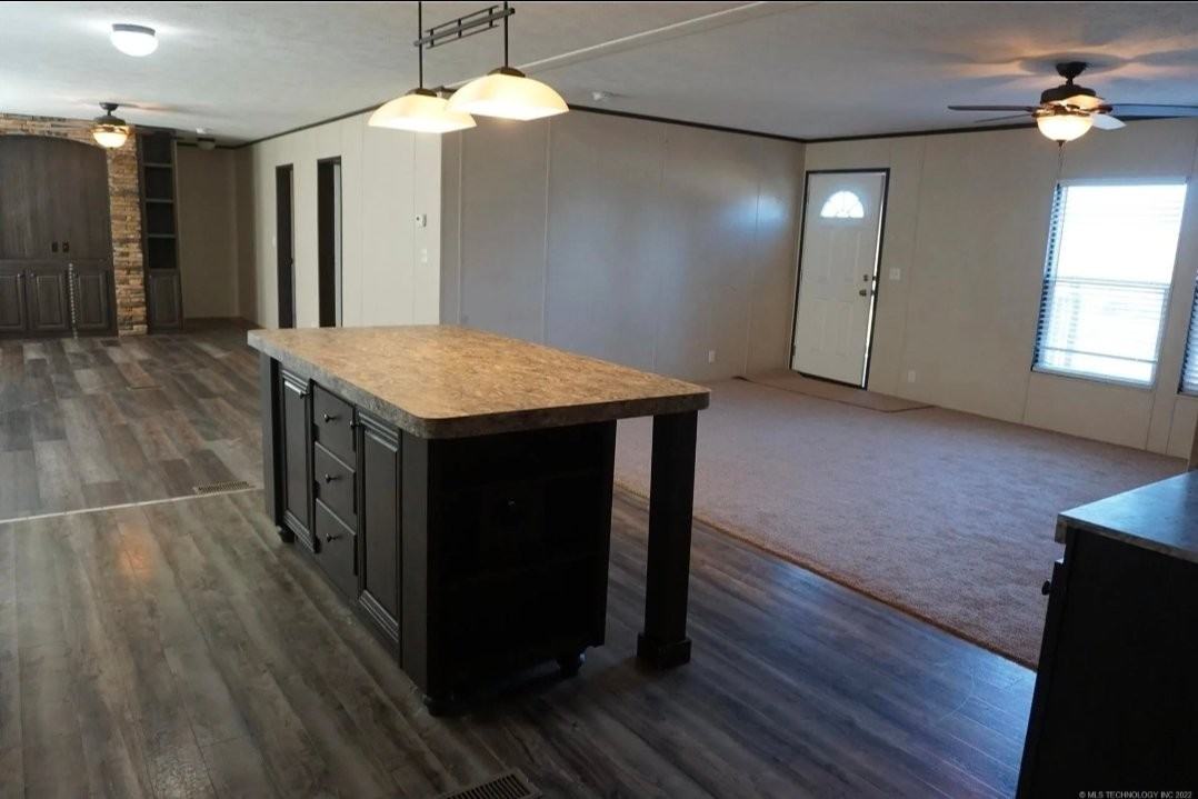 513 W Elm St - Photo 6 of 15