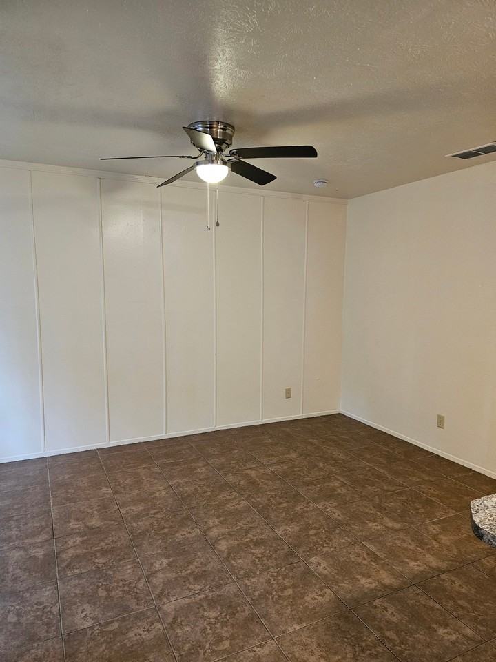 2942 Bernice St - Photo 2 of 7