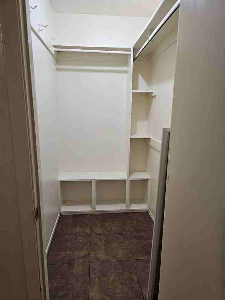 2942 Bernice St - Photo 4 of 7