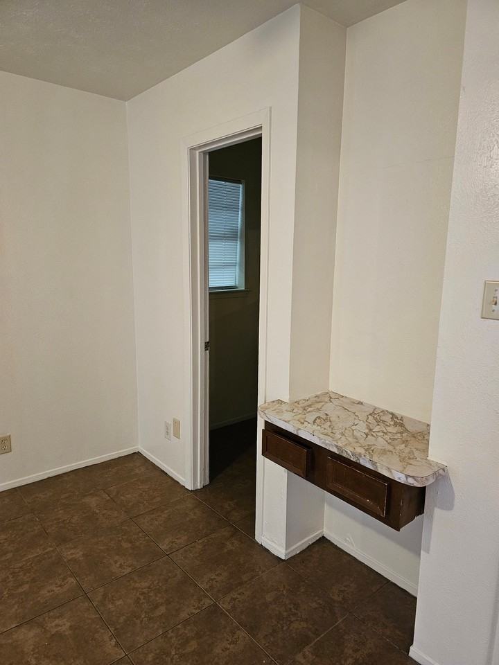 2942 Bernice St - Photo 5 of 7