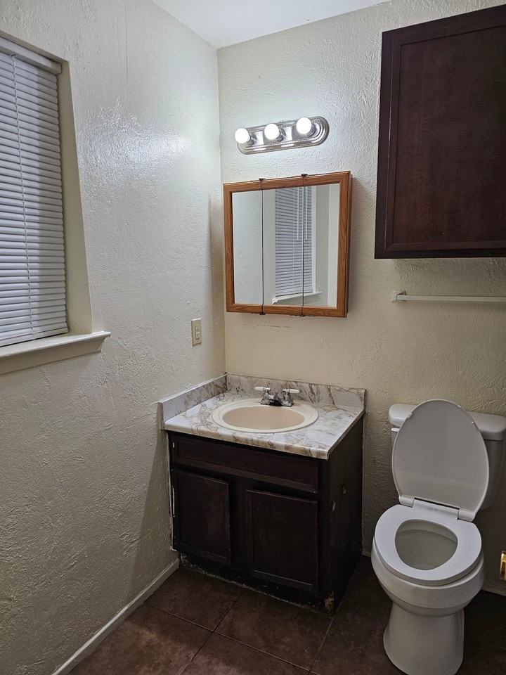 2942 Bernice St - Photo 6 of 7