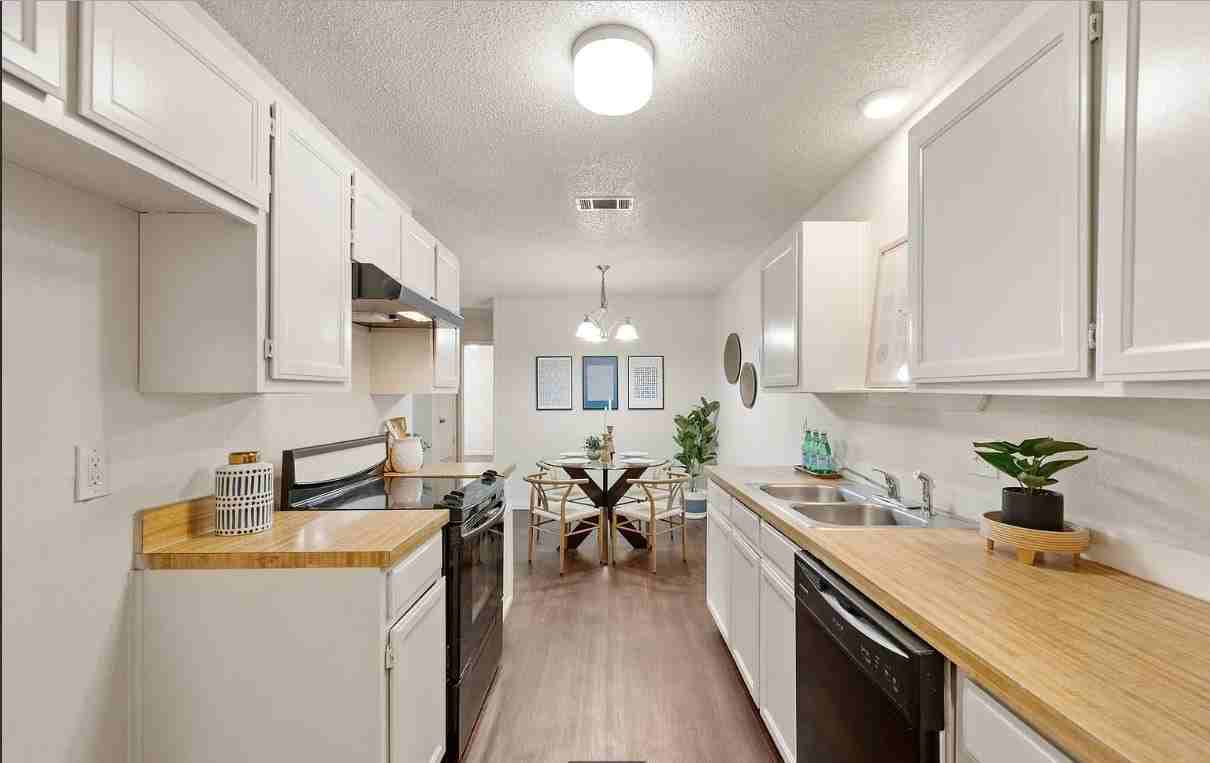 6630 Parkview Ln - Photo 6 of 20