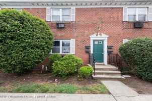 featured image of 289 Main St