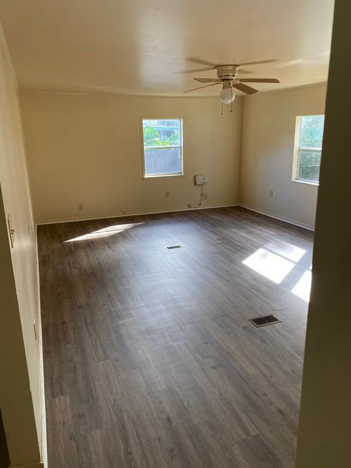 36517 Sunshine Rd - Photo 3 of 12