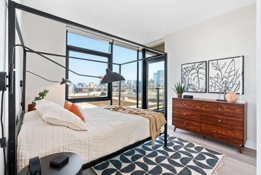 1117 W Van Buren St - Photo 4 of 16