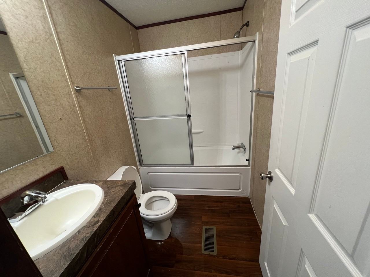 191 Peach St - Photo 3 of 10