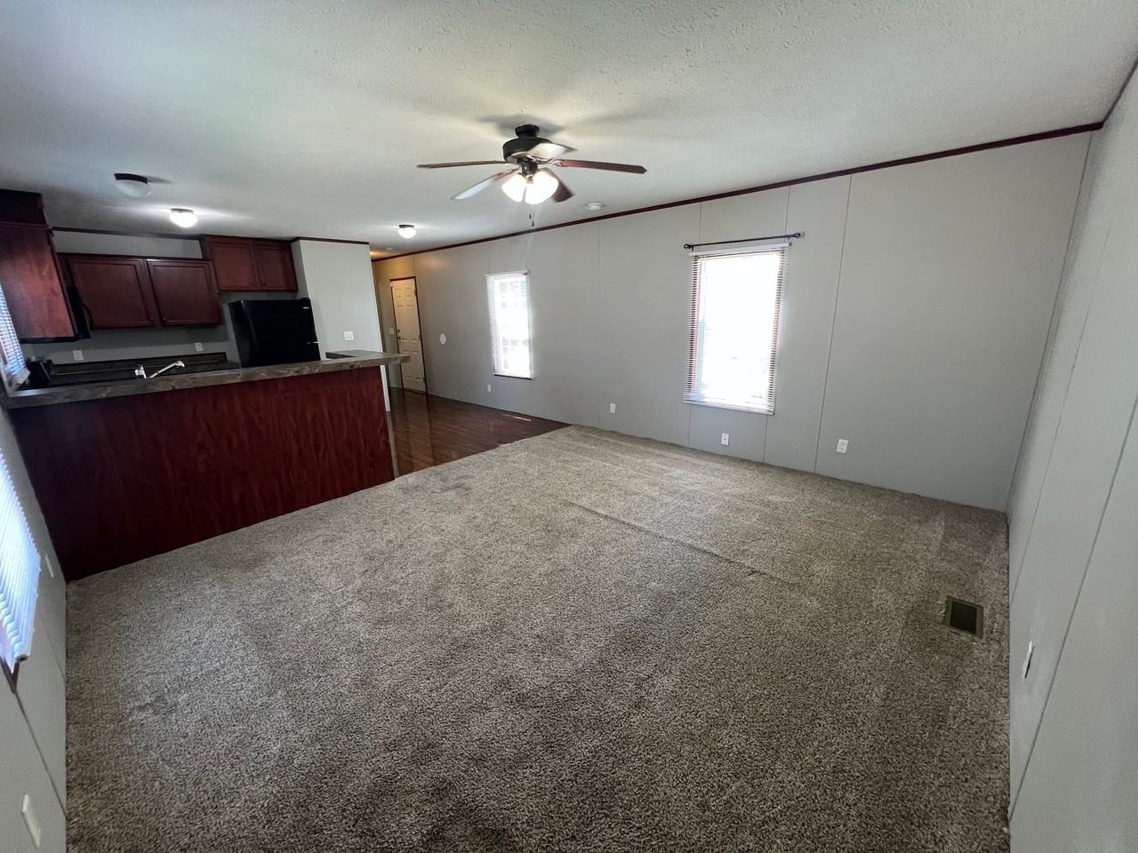 191 Peach St - Photo 7 of 10