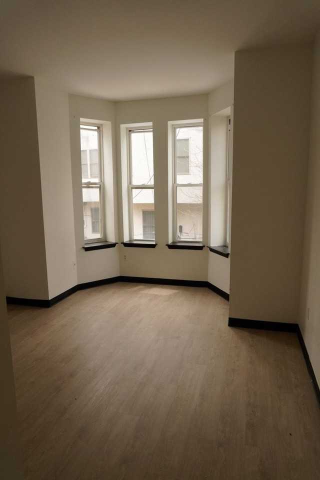 Spacious affordable apartments - Photo 4 of 17