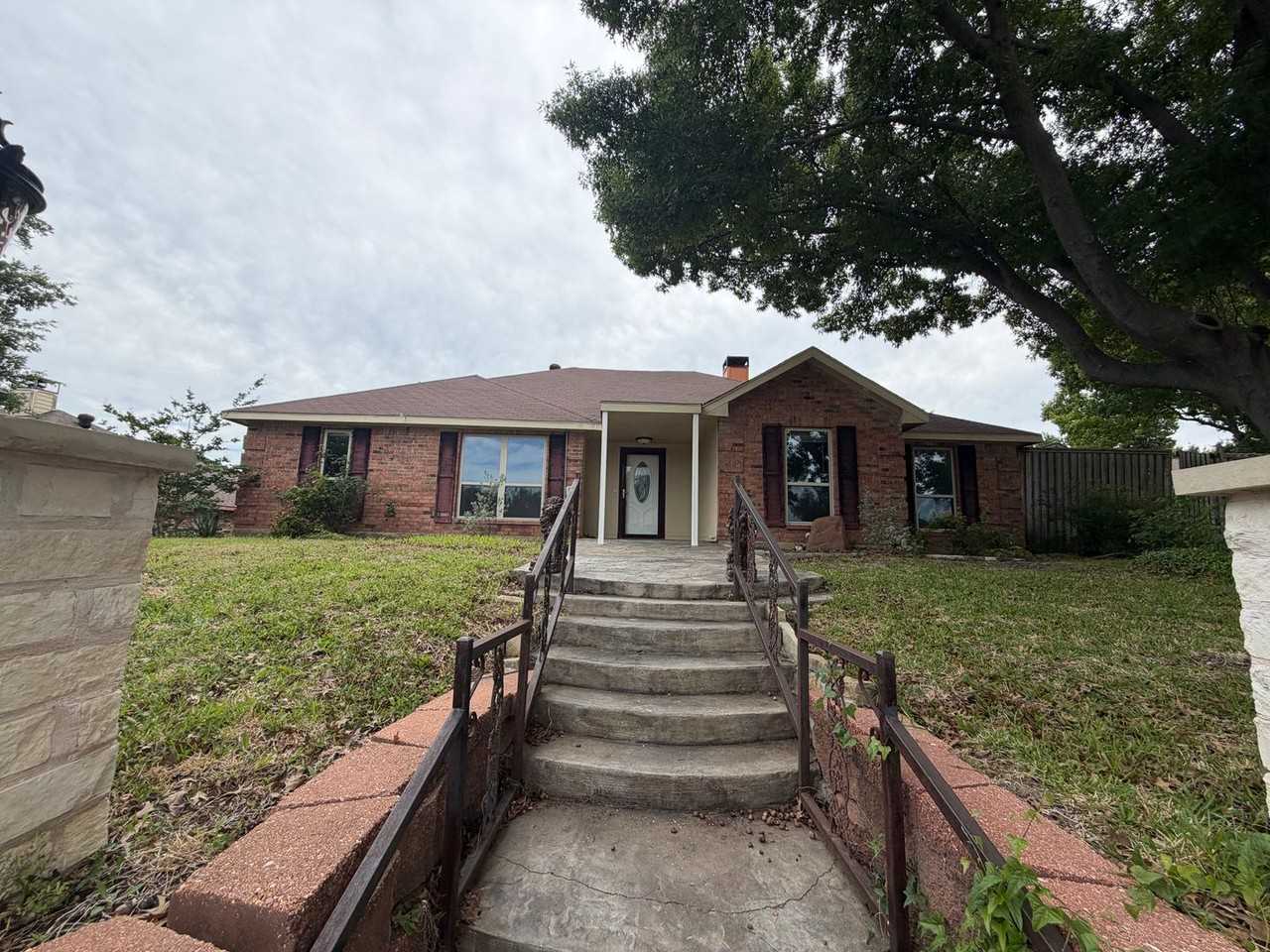 4909 Van Ness St - Photo 2 of 3