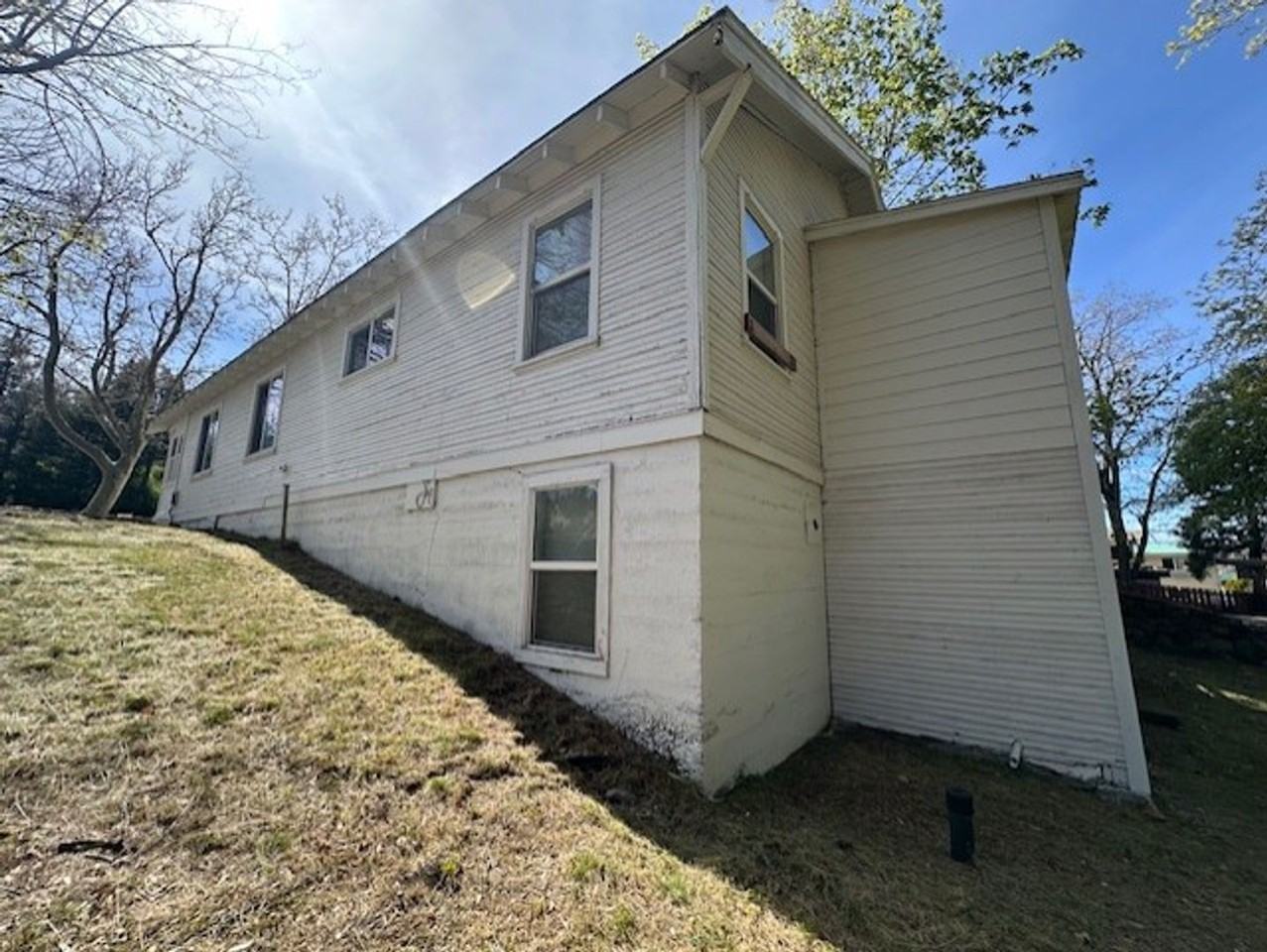 142 S Weed Blvd - Photo 3 of 21