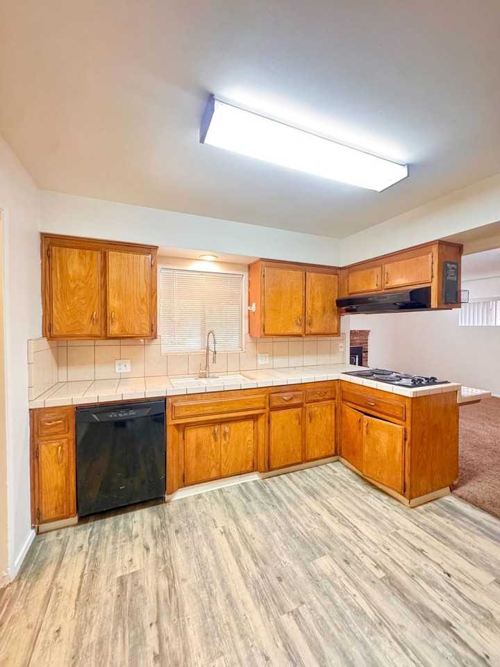 208 Electra Ave - Photo 2 of 16