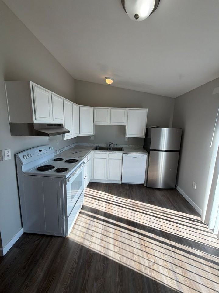 Montclair Apartments - Photo 3 of 14