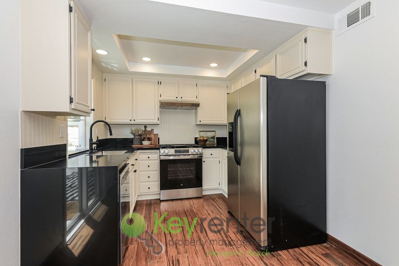 28022 Thompson - Photo 3 of 20