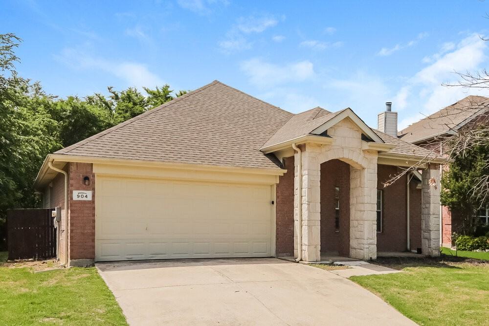 904 Starling Ln - Photo 3 of 16