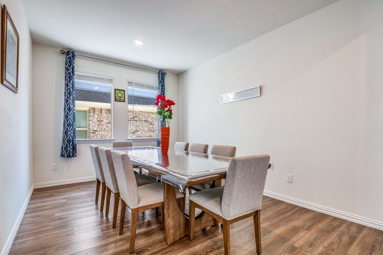 844 Lauren Grove Ln - Photo 2 of 33