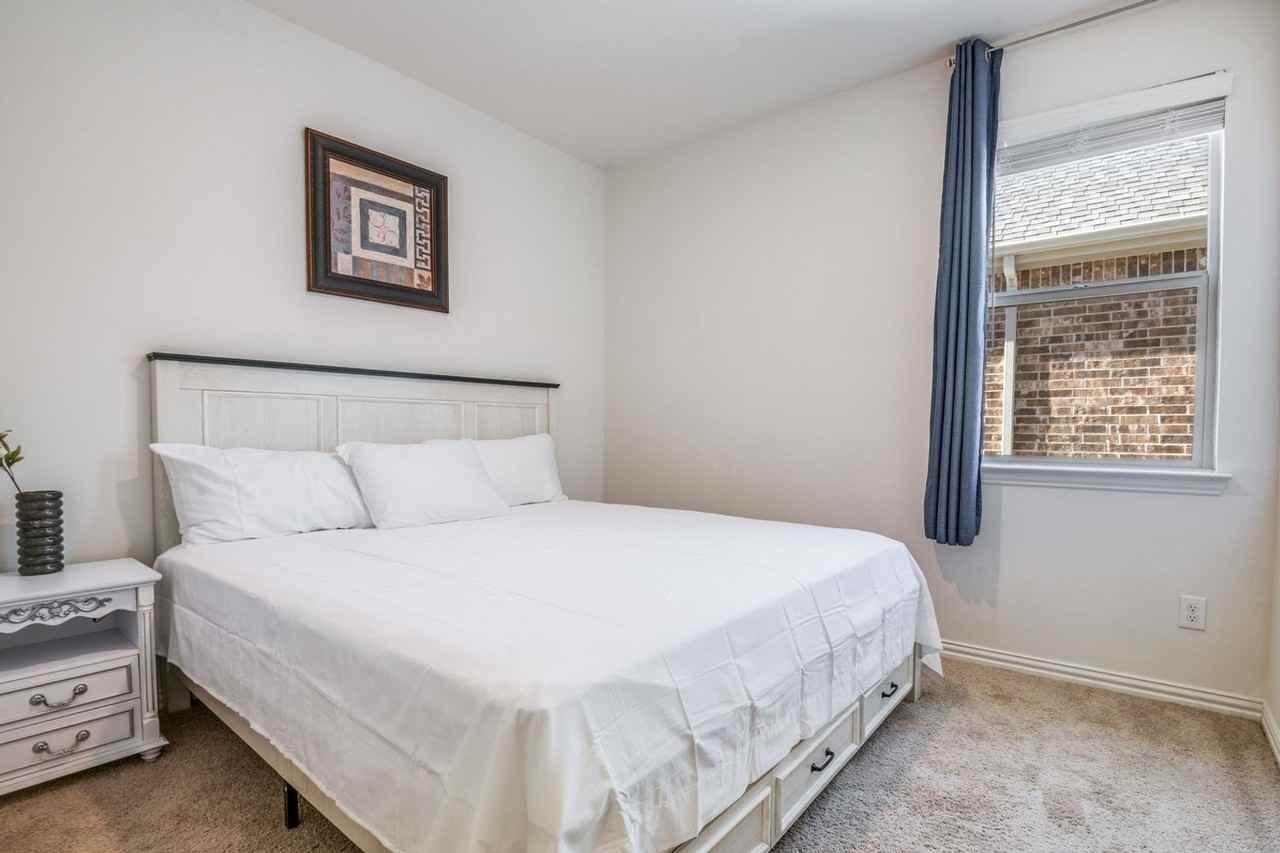 844 Lauren Grove Ln - Photo 4 of 33