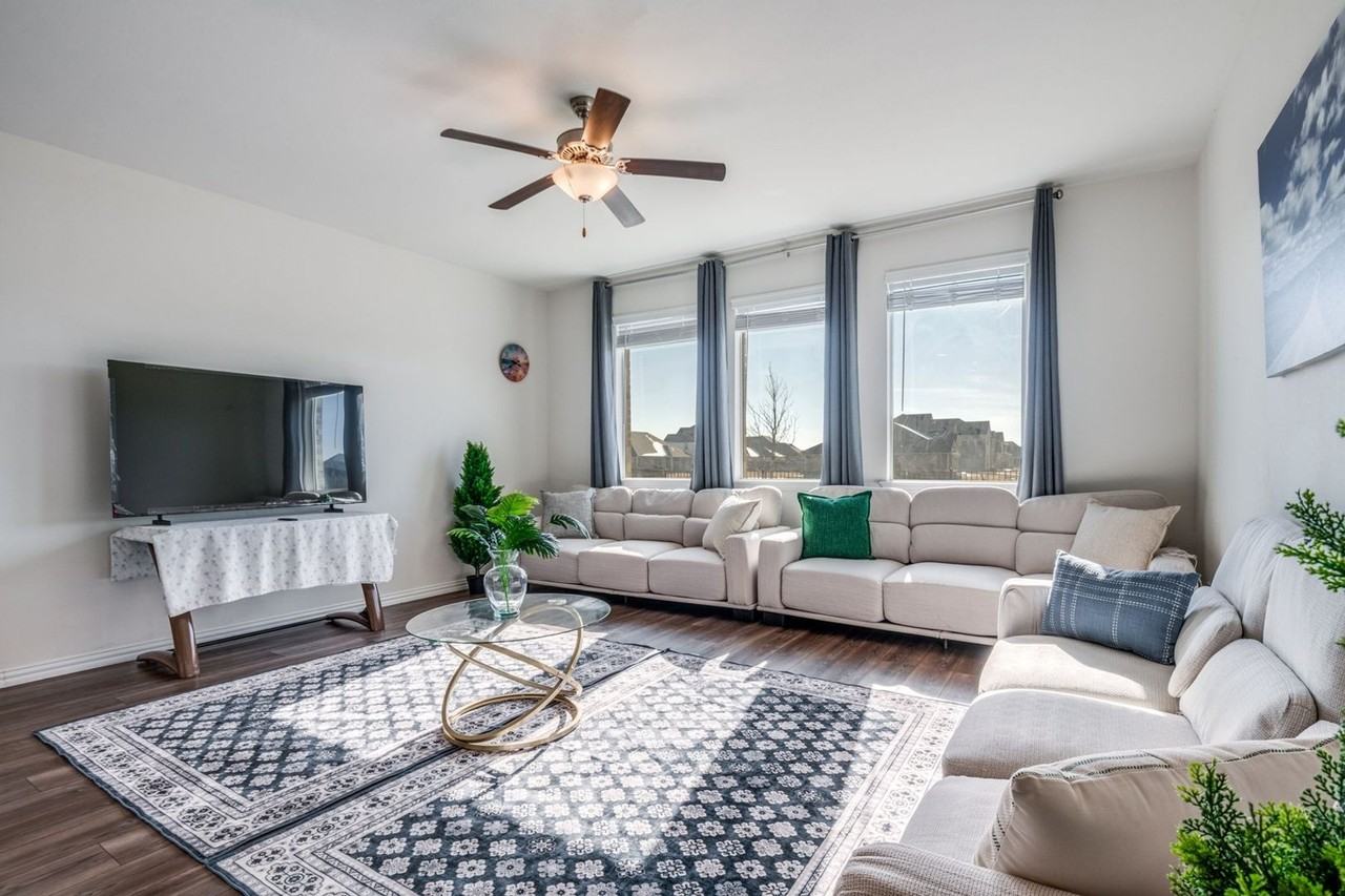 844 Lauren Grove Ln - Photo 5 of 33