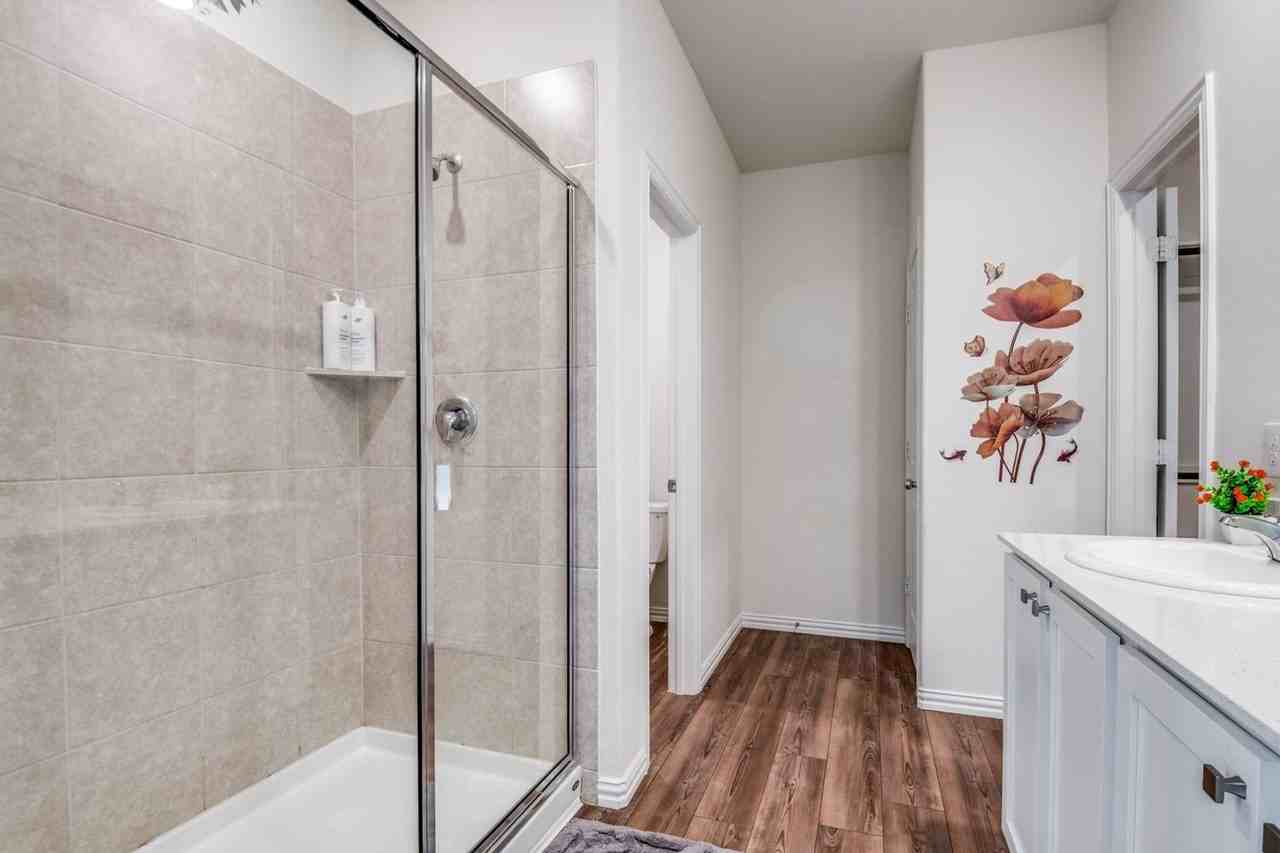 844 Lauren Grove Ln - Photo 7 of 33