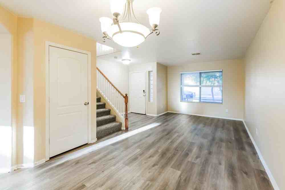 7816 S 48th Dr - Photo 6 of 17