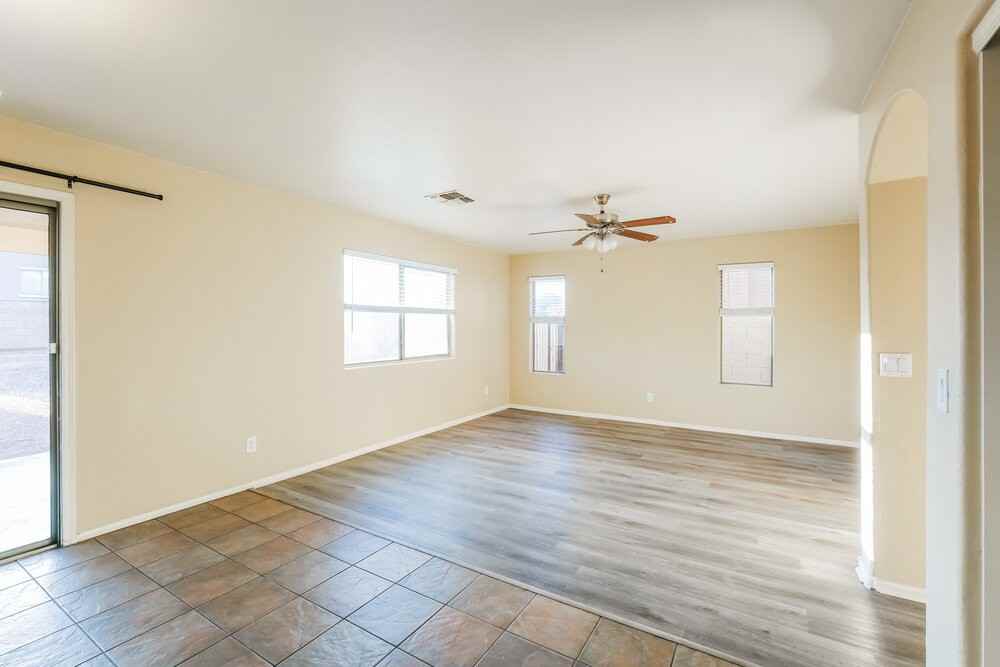 7816 S 48th Dr - Photo 7 of 17