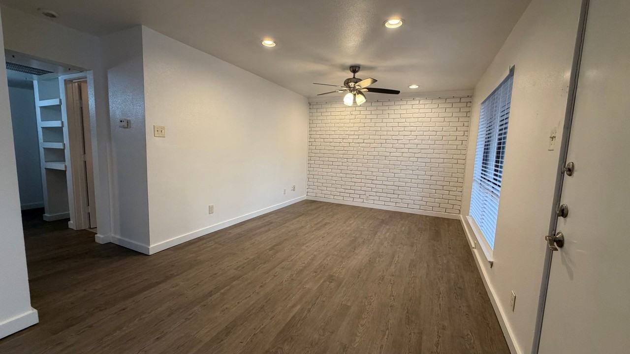 4123 Avondale Ave - Photo 3 of 15