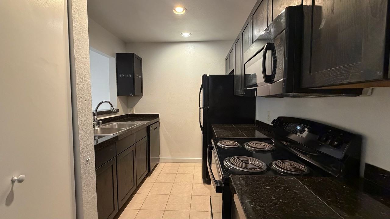 4123 Avondale Ave - Photo 4 of 15