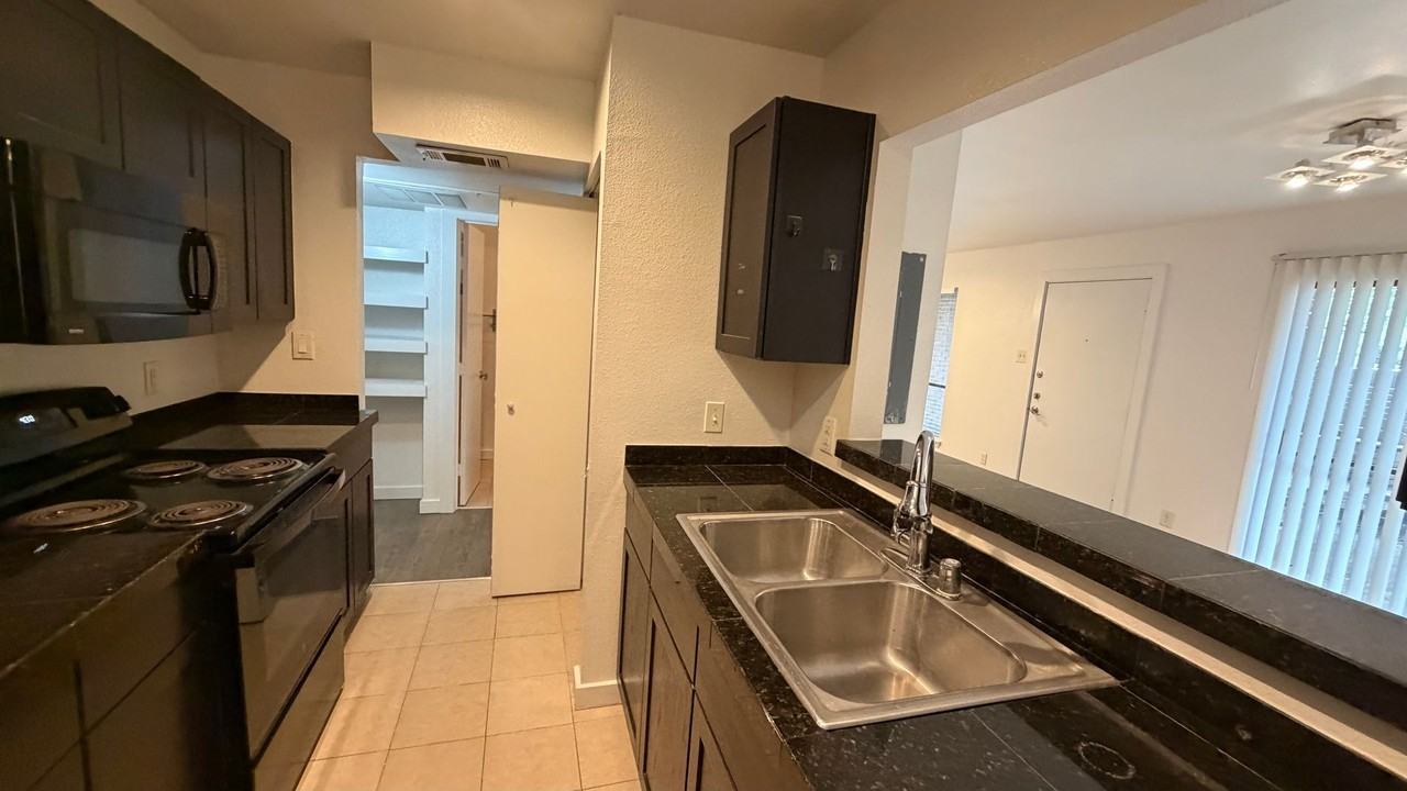 4123 Avondale Ave - Photo 5 of 15