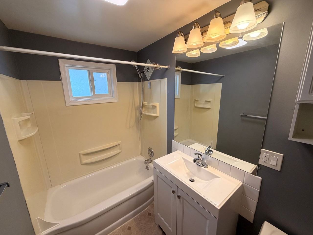 3106 N Lidgerwood St - Photo 7 of 11