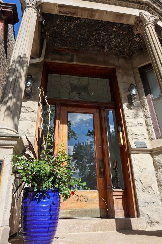 905 S Claremont - Photo 2 of 50