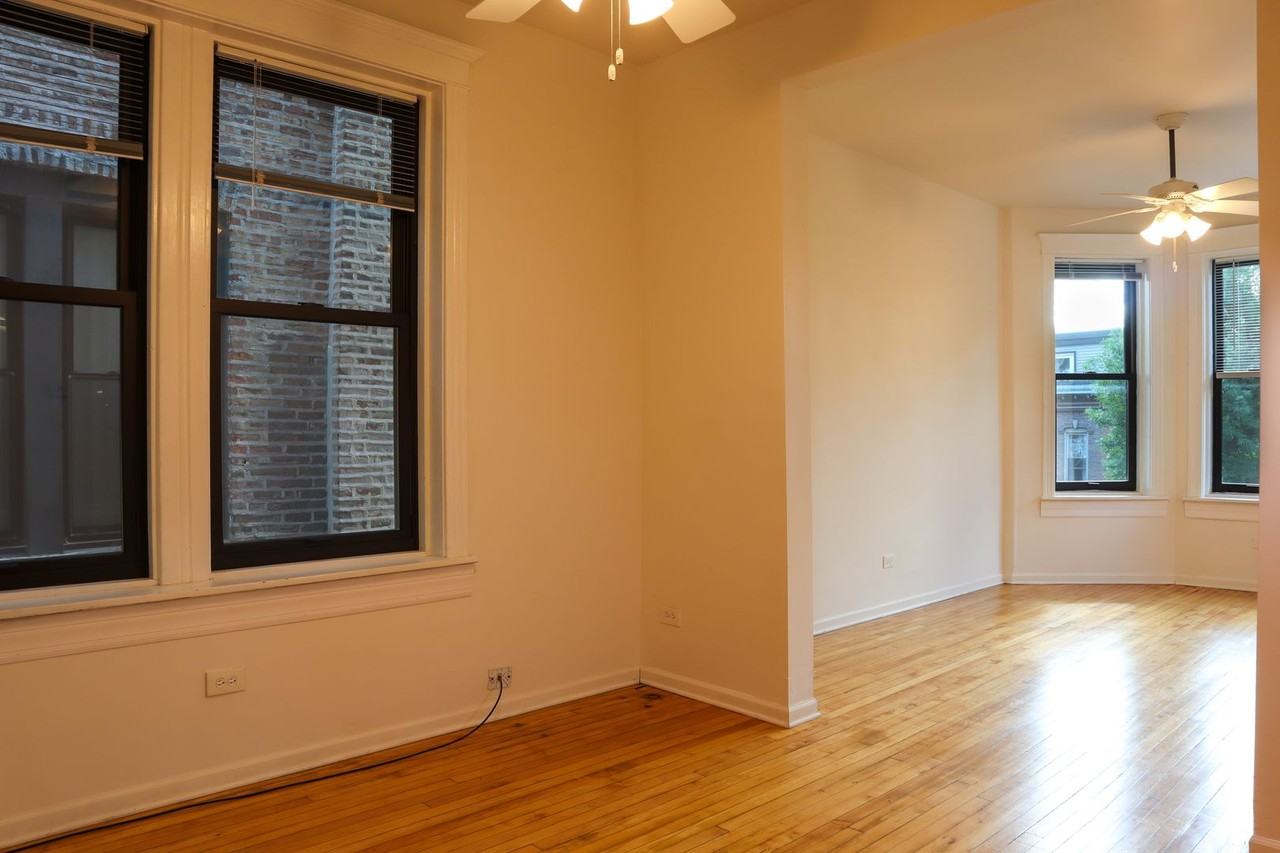 905 S Claremont - Photo 5 of 50