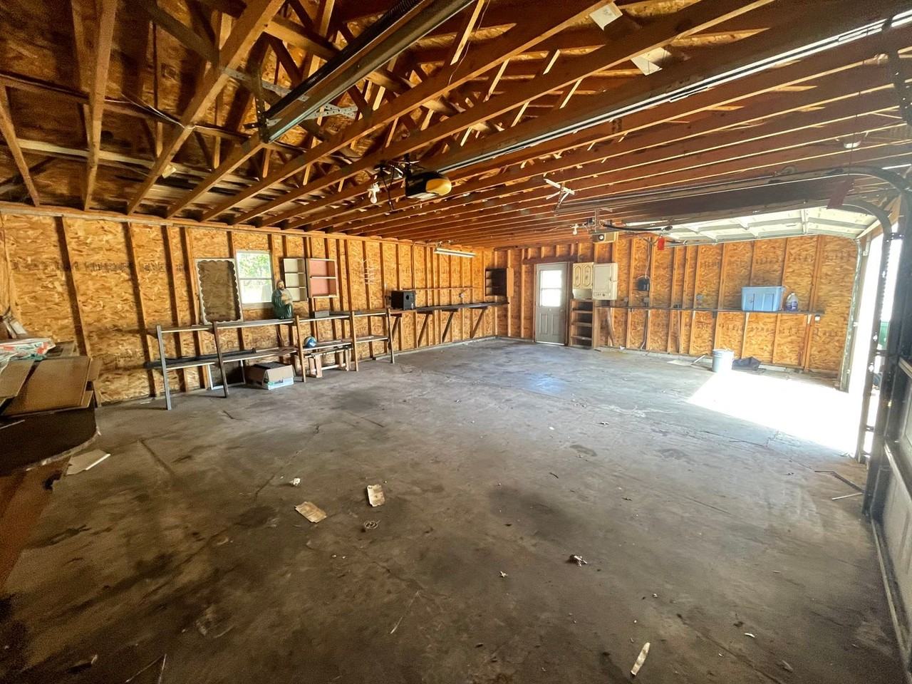 1214 W 9th St - Photo 3 of 33