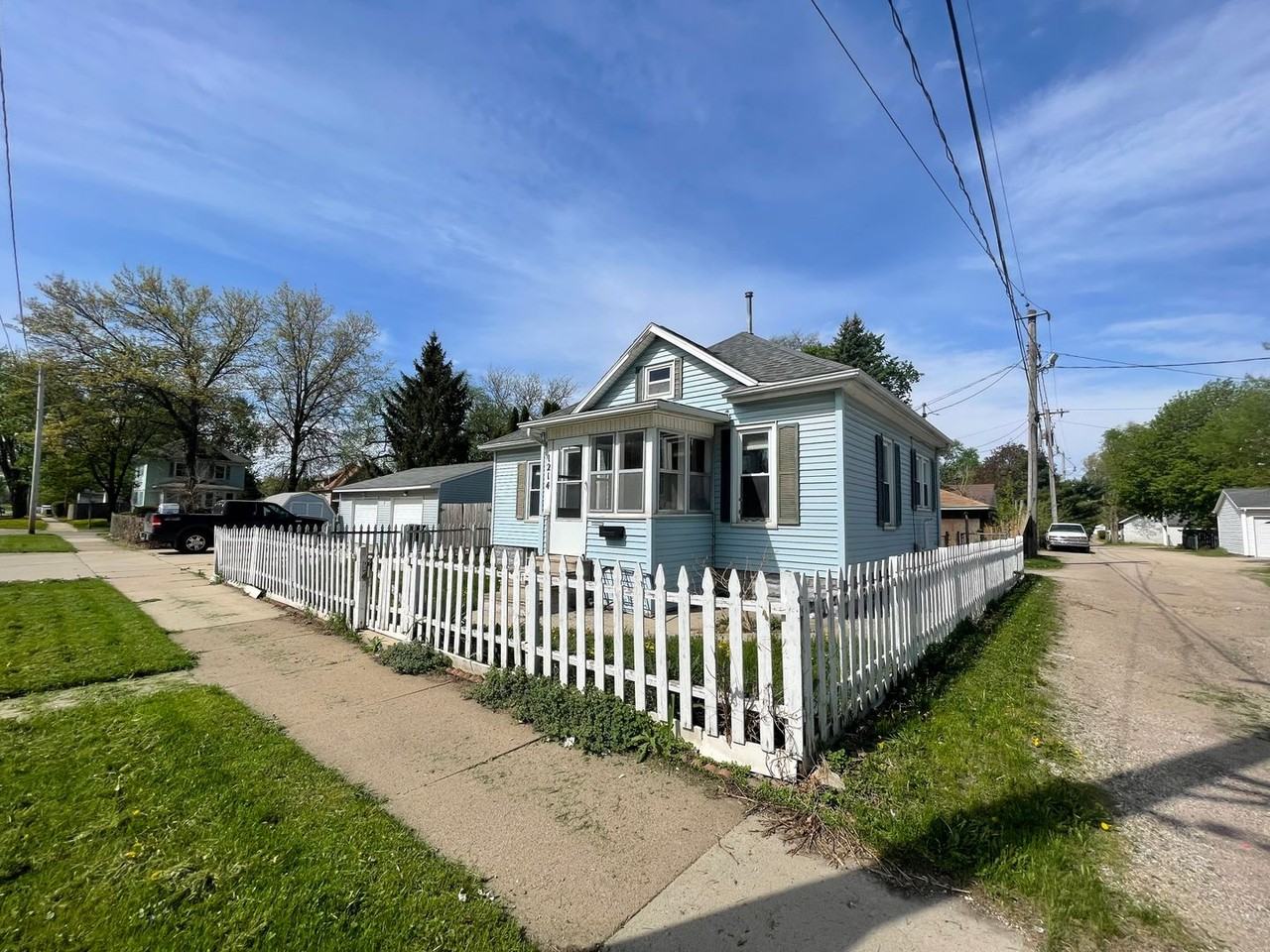 1214 W 9th St - Photo 5 of 33