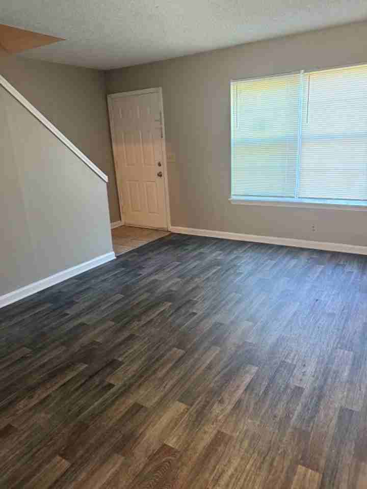 617 Castlegate Dr - Photo 7 of 7