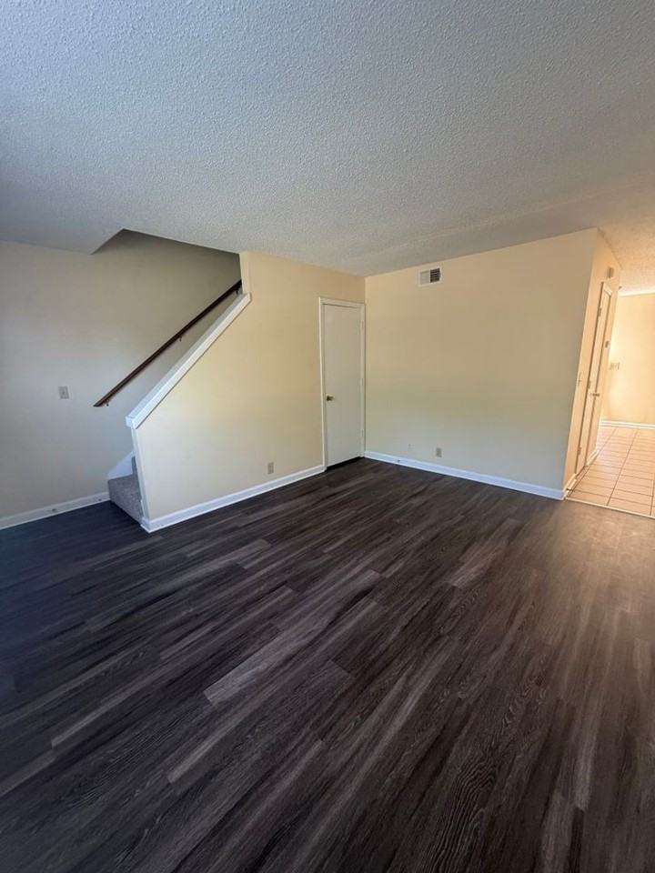 615 Castlegate Dr - Photo 3 of 10