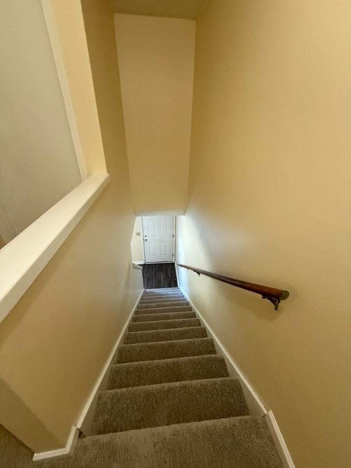 615 Castlegate Dr - Photo 7 of 10