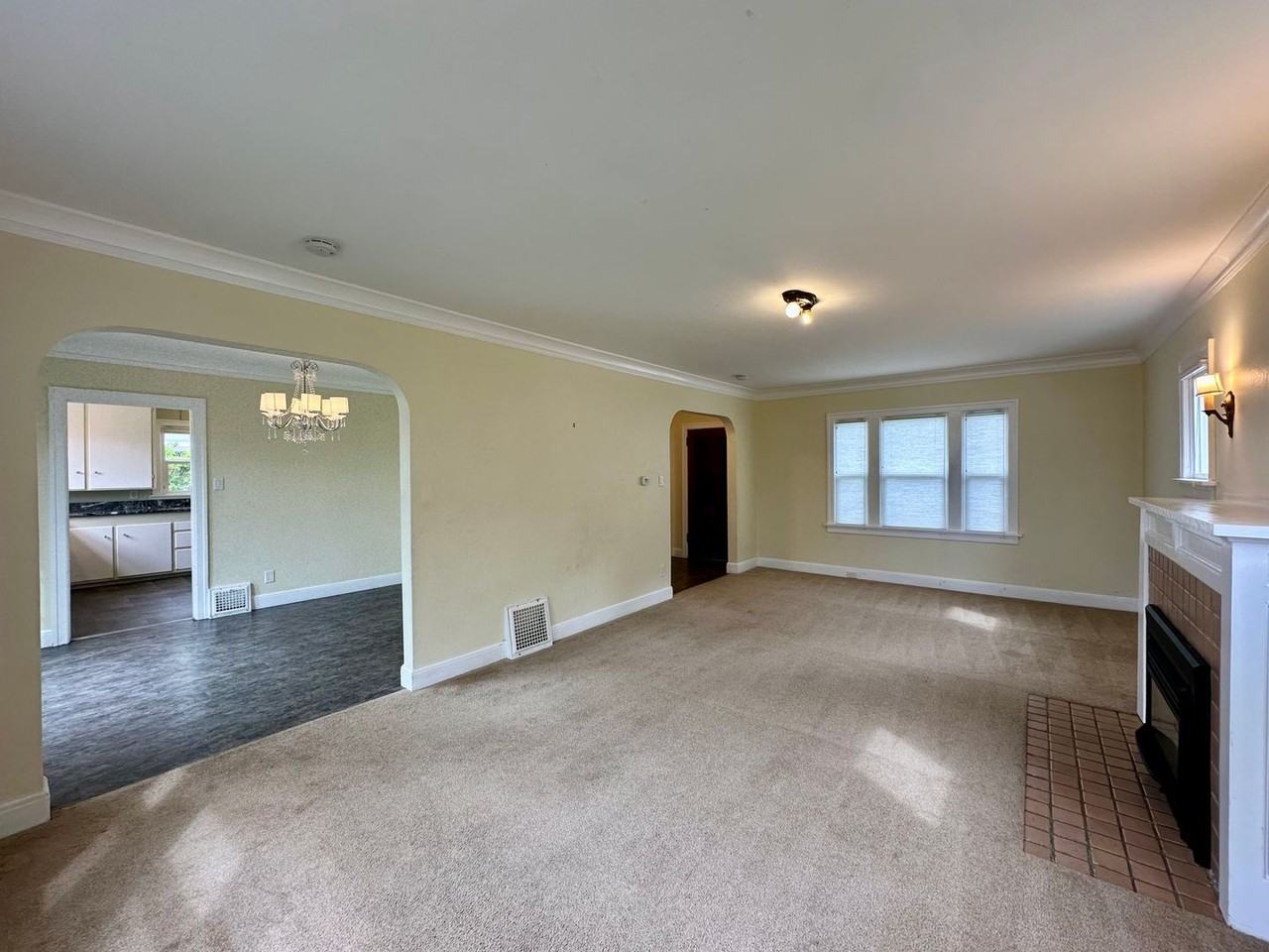 908 17th St - Photo 2 of 20