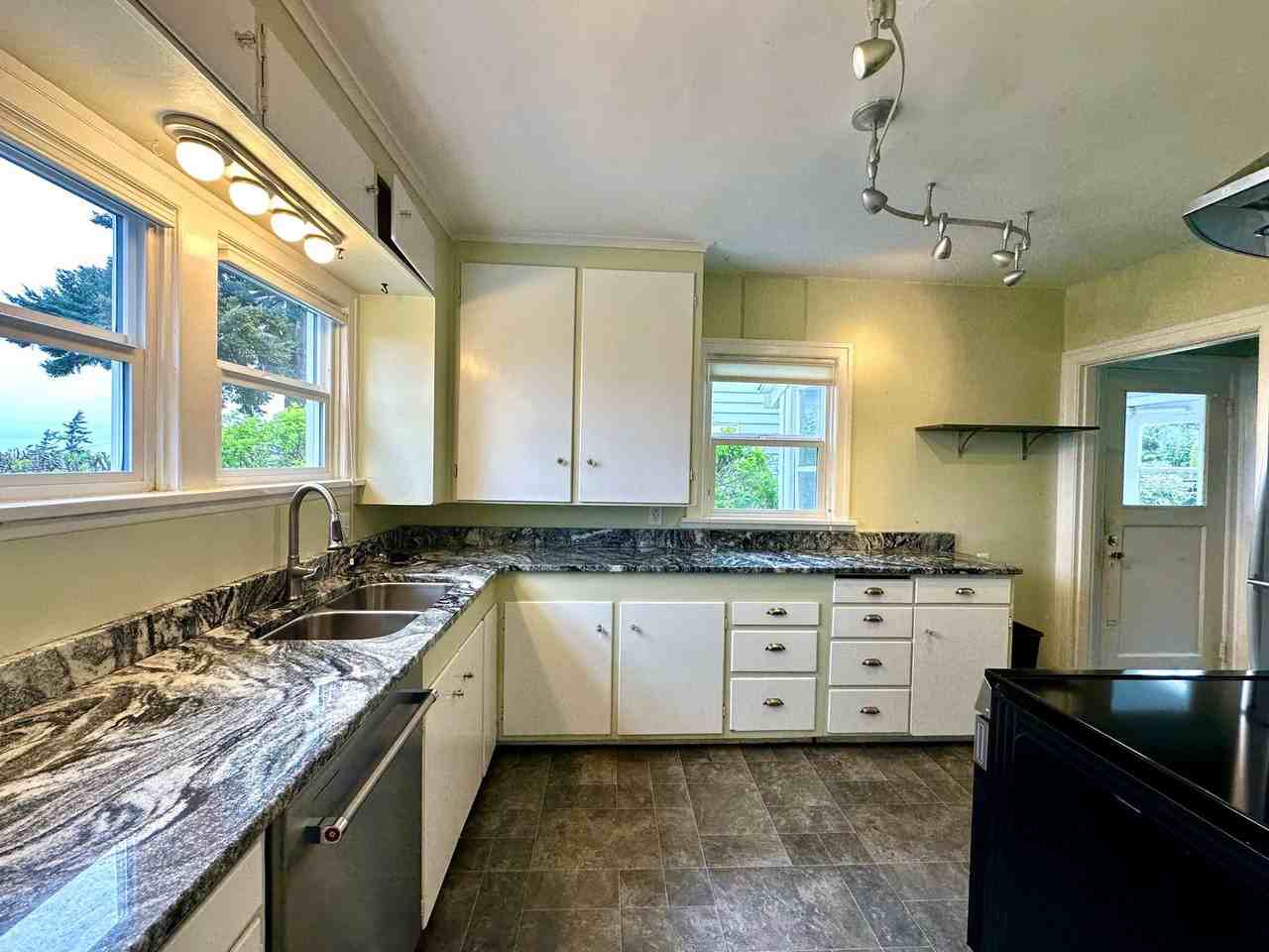 908 17th St - Photo 5 of 20